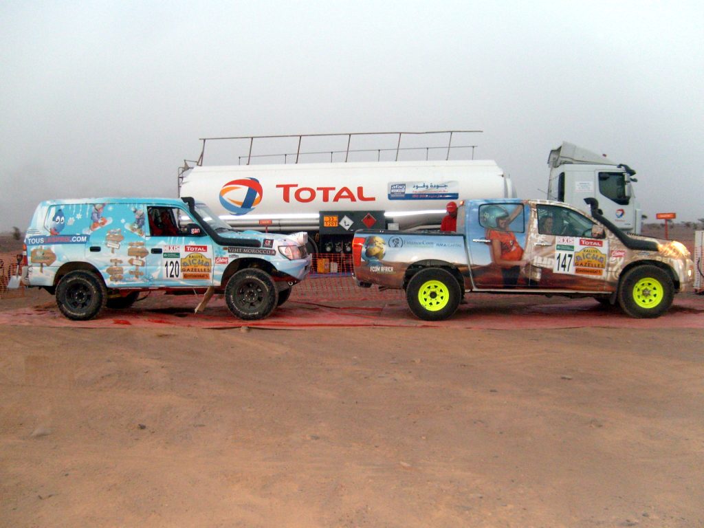 Rallye des gazelles 2014 - la station essence du bivouac