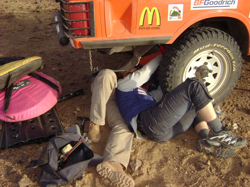 Rallye des Gazelles 2009 - Changement amortisseur